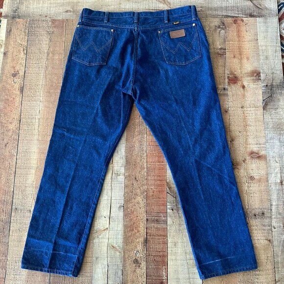 Vintage Blue Denim Jeans With Classic Fit & Slightly Worn Charm - Picture 8 of 8